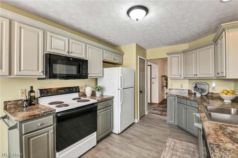 31170 Lily Lane North Olmsted OH 44070