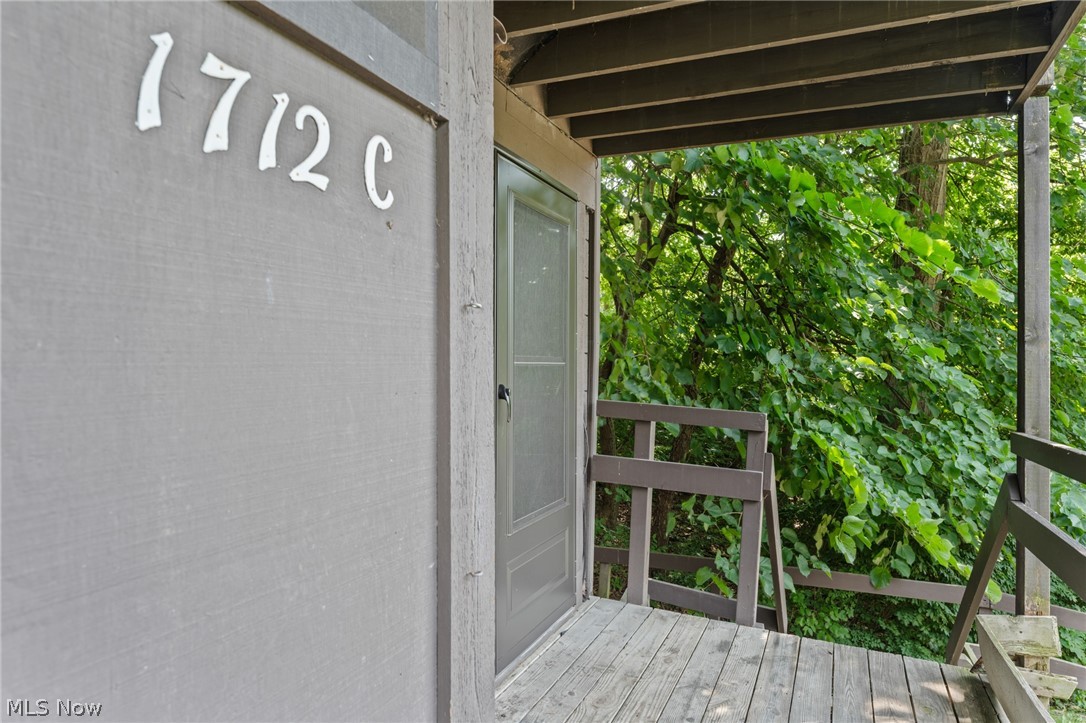 1712 Treetop Trail Akron OH 44313