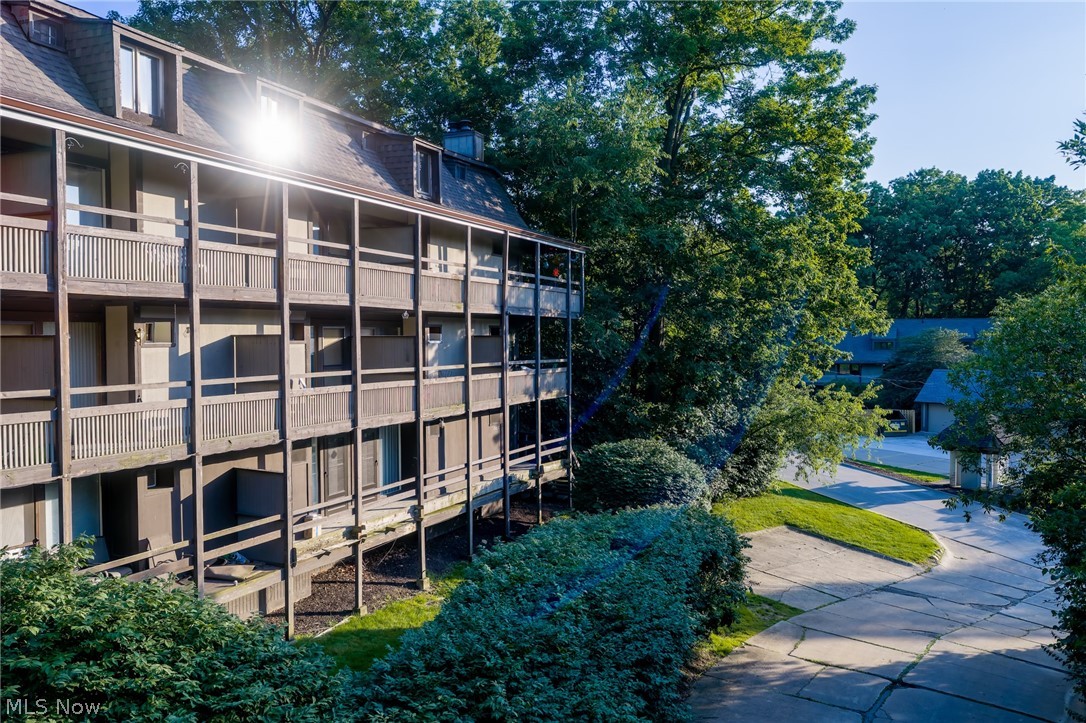 1712 Treetop Trail Akron OH 44313