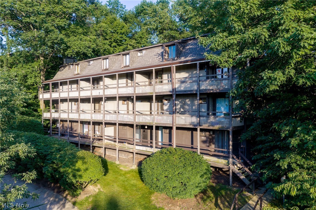 1712 Treetop Trail Akron OH 44313