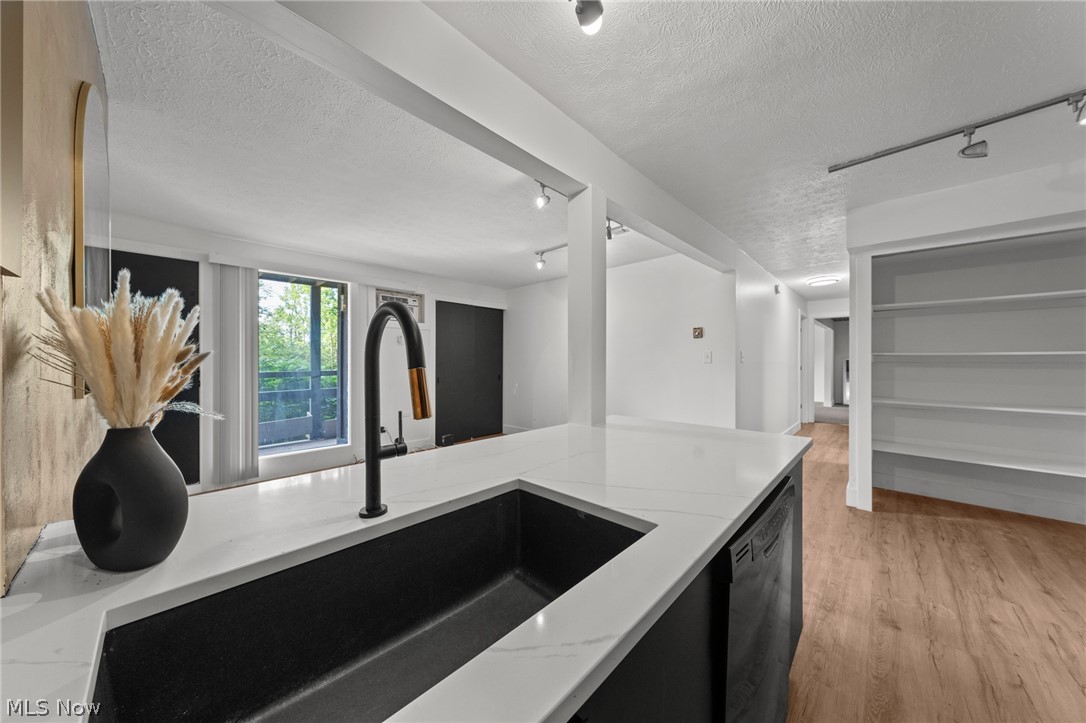 1712 Treetop Trail Akron OH 44313