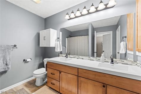 13913 Woodcroft North Royalton OH 44133