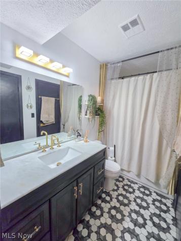 7493 Huntington Drive Youngstown OH 44512