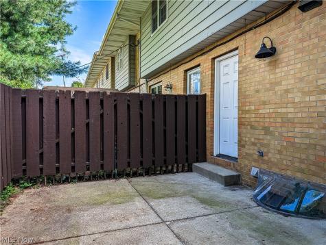290 Lincoln Street SW Hartville OH 44632