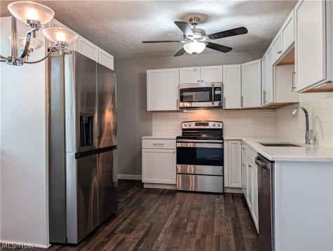 290 Lincoln Street SW Hartville OH 44632