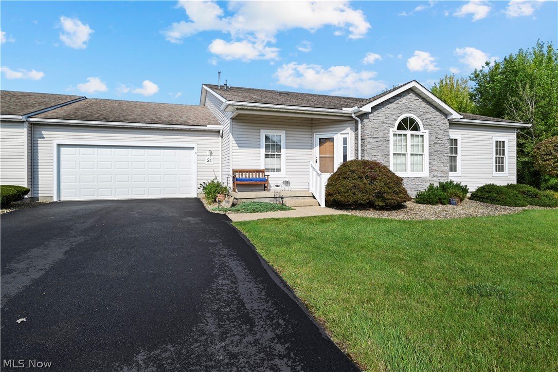 21 Abbington Drive NW Warren OH 44481
