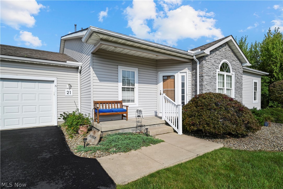 21 Abbington Drive NW Warren OH 44481