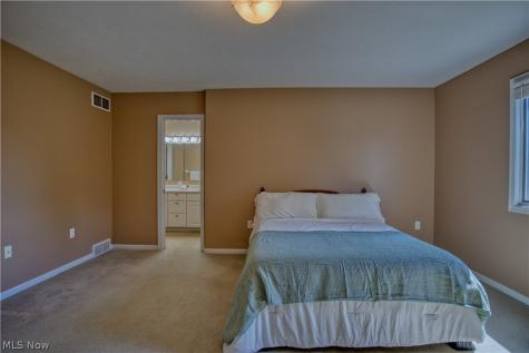 1108 Shadow Ridge Drive Niles OH 44446