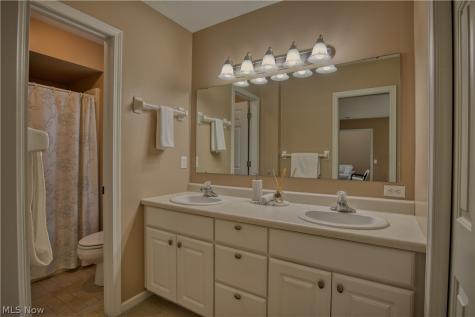 1108 Shadow Ridge Drive Niles OH 44446