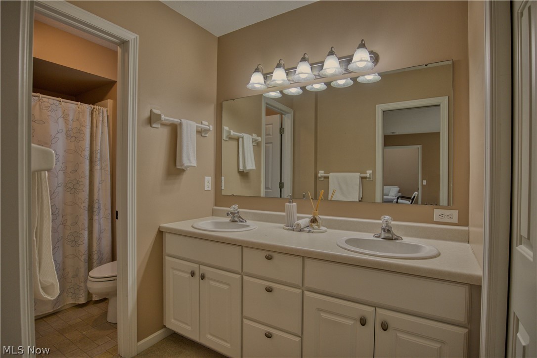 1108 Shadow Ridge Drive Niles OH 44446