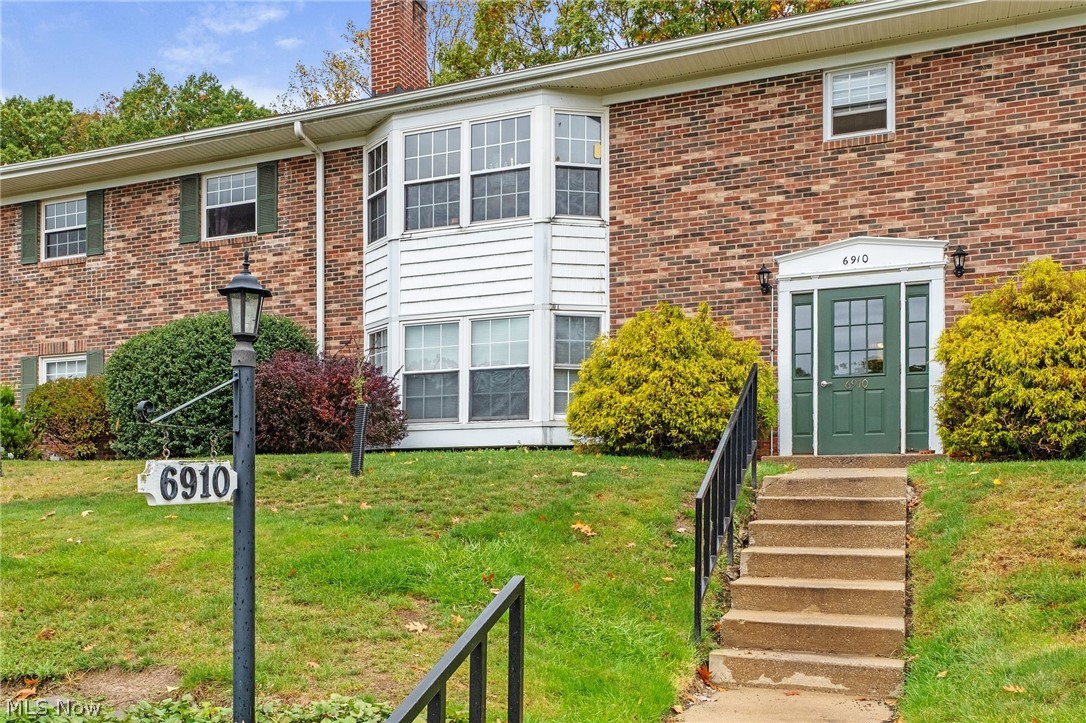 6910 Carriage Hill Drive Brecksville OH 44141