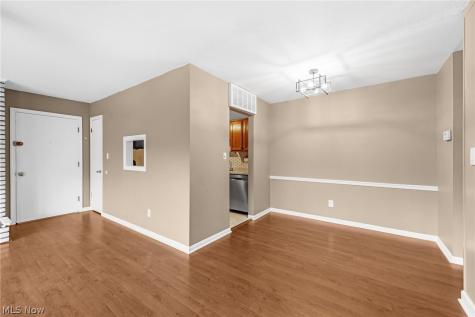6910 Carriage Hill Drive Brecksville OH 44141