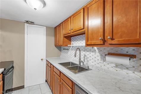 6910 Carriage Hill Drive Brecksville OH 44141