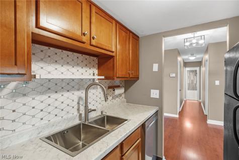 6910 Carriage Hill Drive Brecksville OH 44141