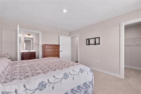 994 Sunrise Way Akron OH 44312