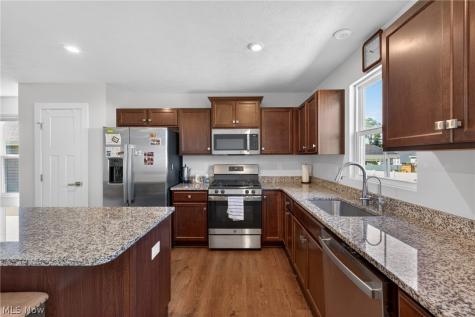 994 Sunrise Way Akron OH 44312