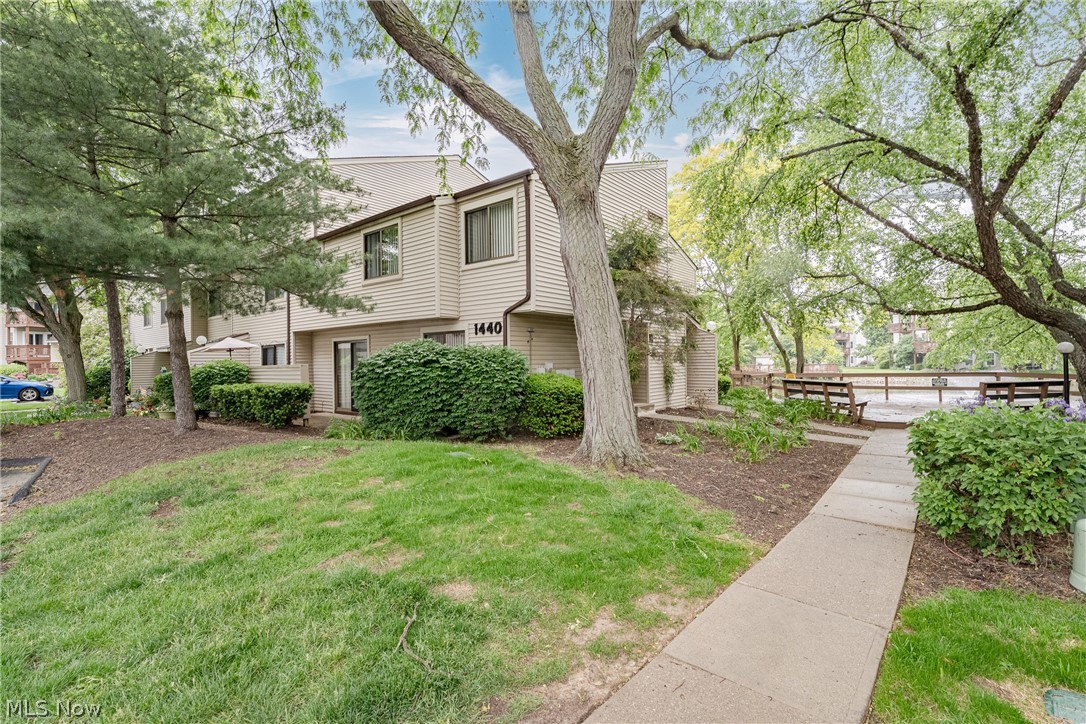 1440 Cedarwood Drive Westlake OH 44115