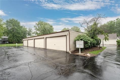 1440 Cedarwood Drive Westlake OH 44115