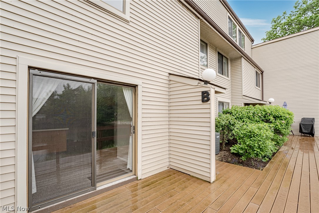1440 Cedarwood Drive Westlake OH 44115