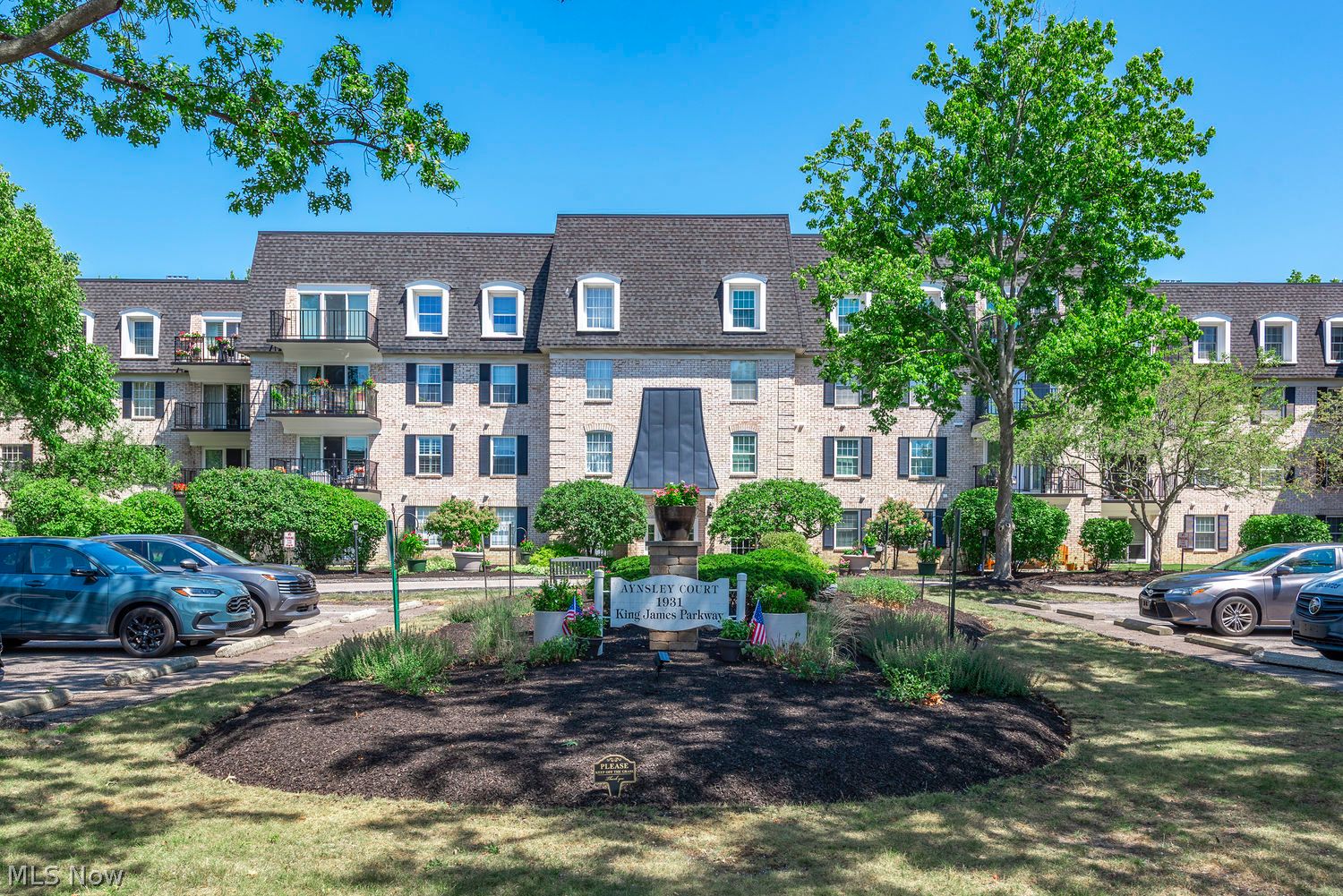 Westlake OH, 1931 King James Parkway, Unit 323