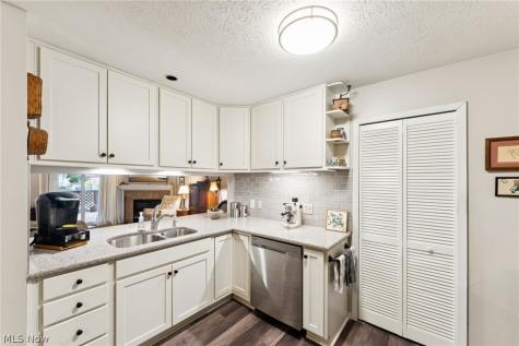 8615 Scenicview Drive Broadview Heights OH 44147