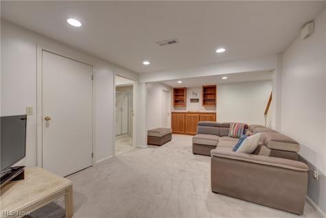 14 Pond Drive Rocky River OH 44116