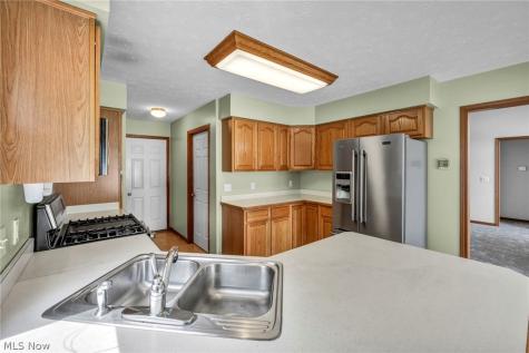 134 Stonehedge Drive Elyria OH 44035