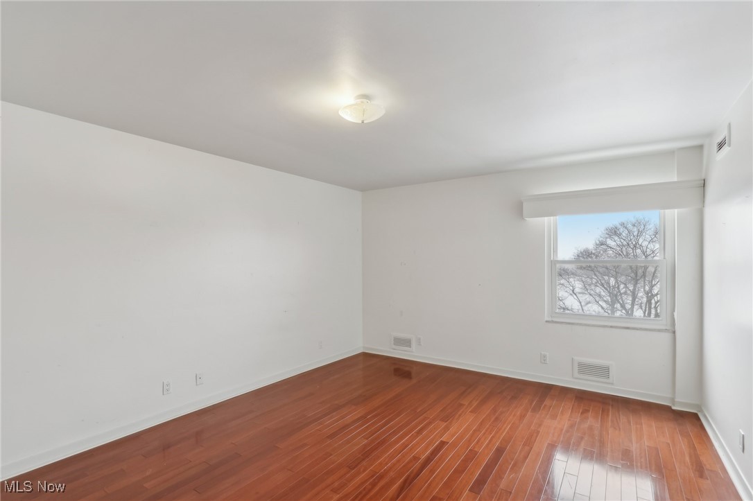 275 N Portage Path Akron OH 44303