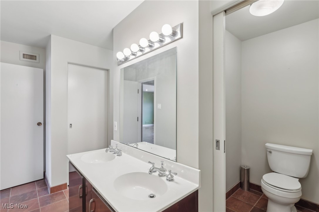 275 N Portage Path Akron OH 44303