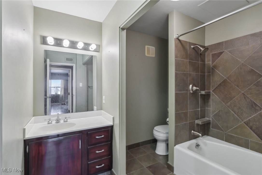 275 N Portage Path Akron OH 44303