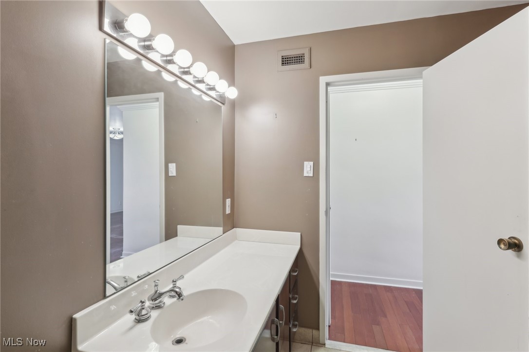 275 N Portage Path Akron OH 44303