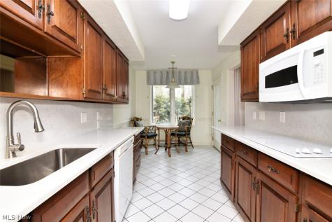 5200 Three Village Drive Lyndhurst OH 44124