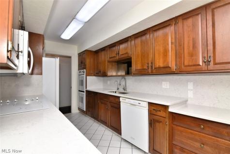 5200 Three Village Drive Lyndhurst OH 44124