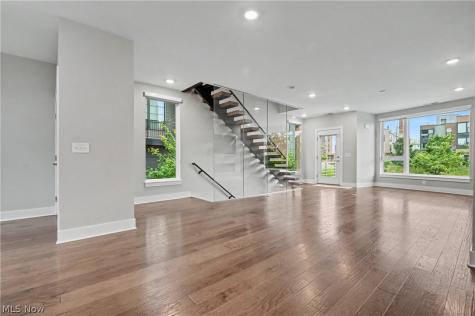 1262 W 70th Street Cleveland OH 44102
