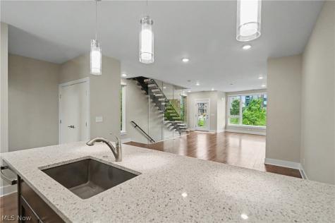 1262 W 70th Street Cleveland OH 44102