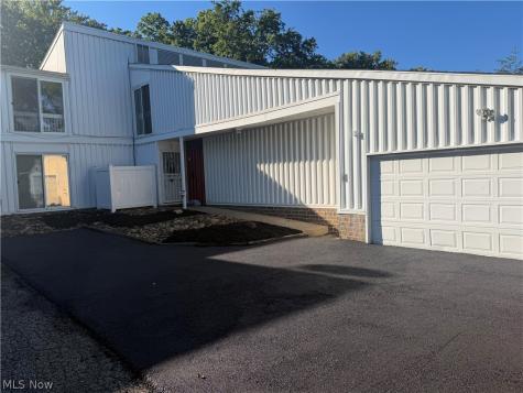 2 Sutton Place Shaker Heights OH 44120