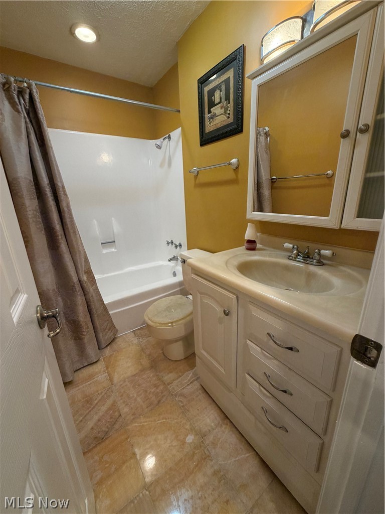 2 Sutton Place Shaker Heights OH 44120