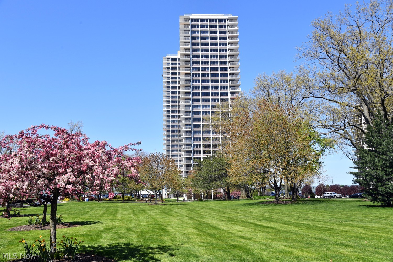 Lakewood OH, 12700 Lake Avenue, Unit 3004