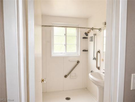 22651 Fox Avenue Euclid OH 44123