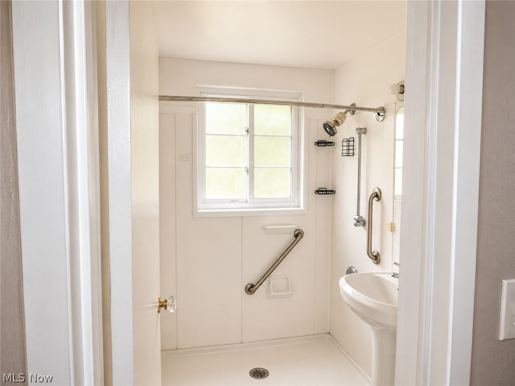 22651 Fox Avenue Euclid OH 44123