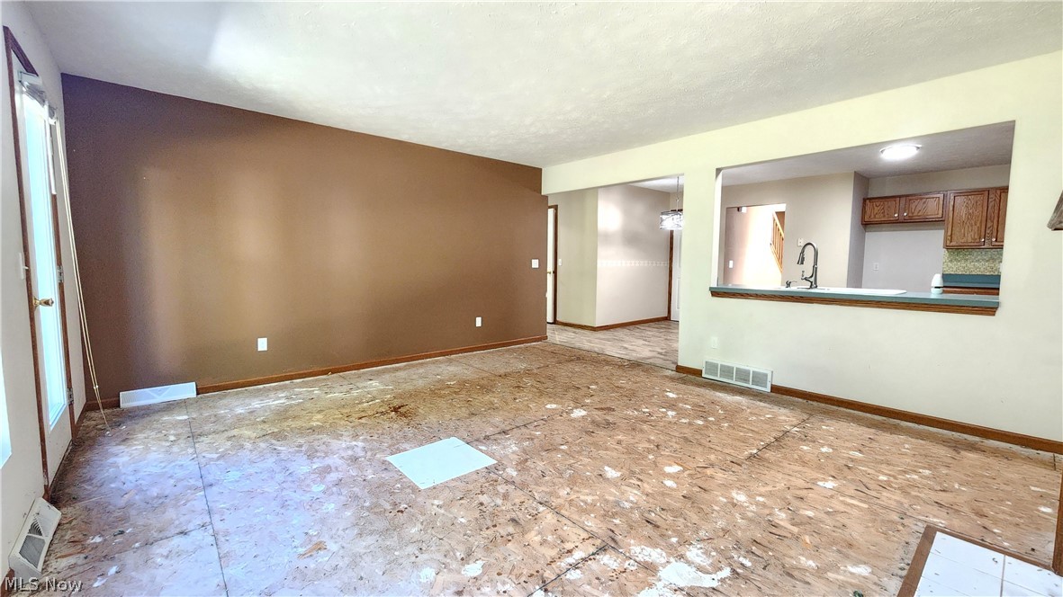 1033 Saint Michaels Way Madison OH 44057