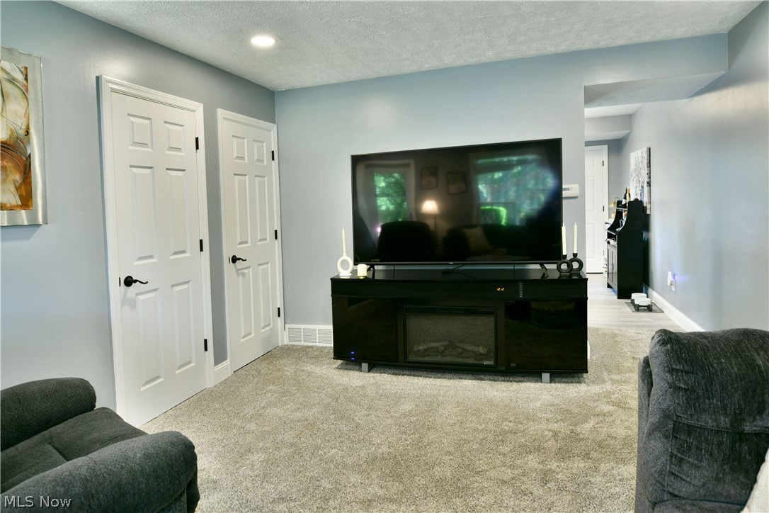701 Lakeview Drive Cortland OH 44410