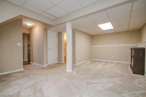 10015 Windjammer Trail Aurora OH 44202