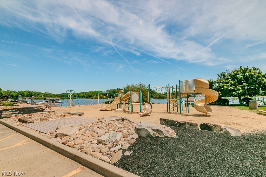 10015 Windjammer Trail Aurora OH 44202