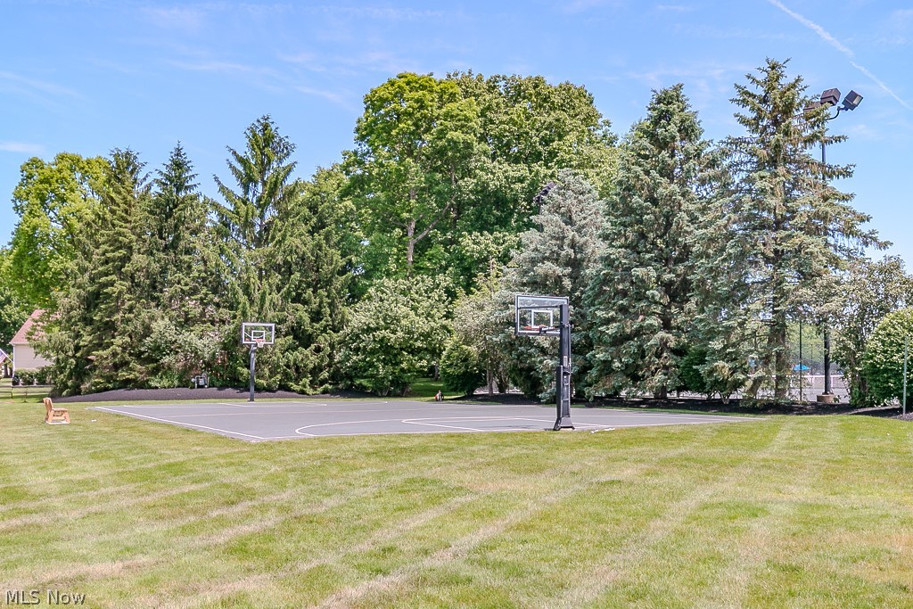 10015 Windjammer Trail Aurora OH 44202