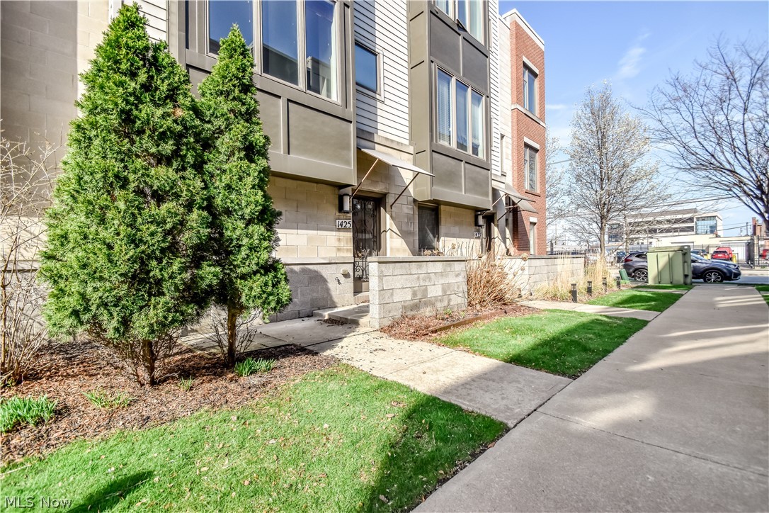 1425 Lindazzo Avenue Cleveland OH 44114