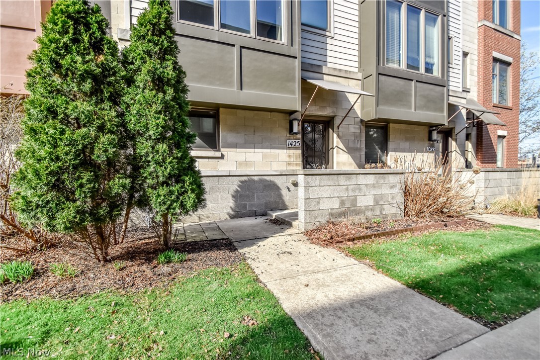 1425 Lindazzo Avenue Cleveland OH 44114