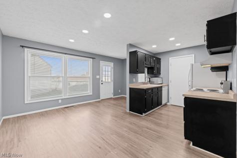 1395 S Azalea Boulevard Barberton OH 44203
