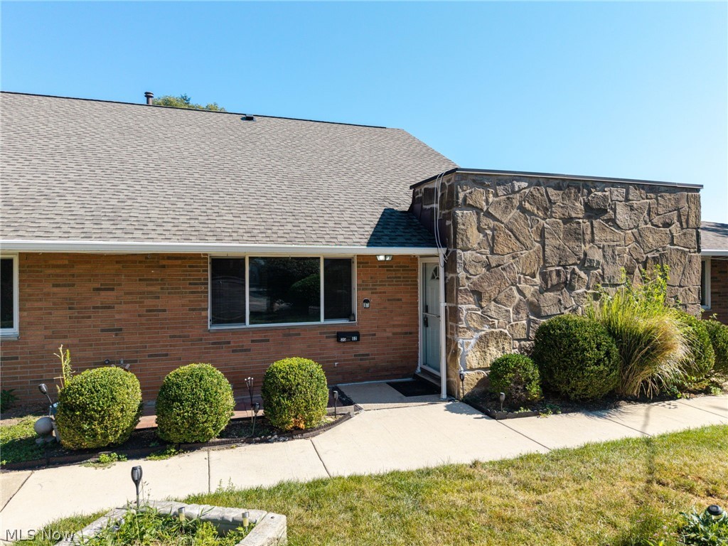 21860 River Oaks Drive Rocky River OH 44116