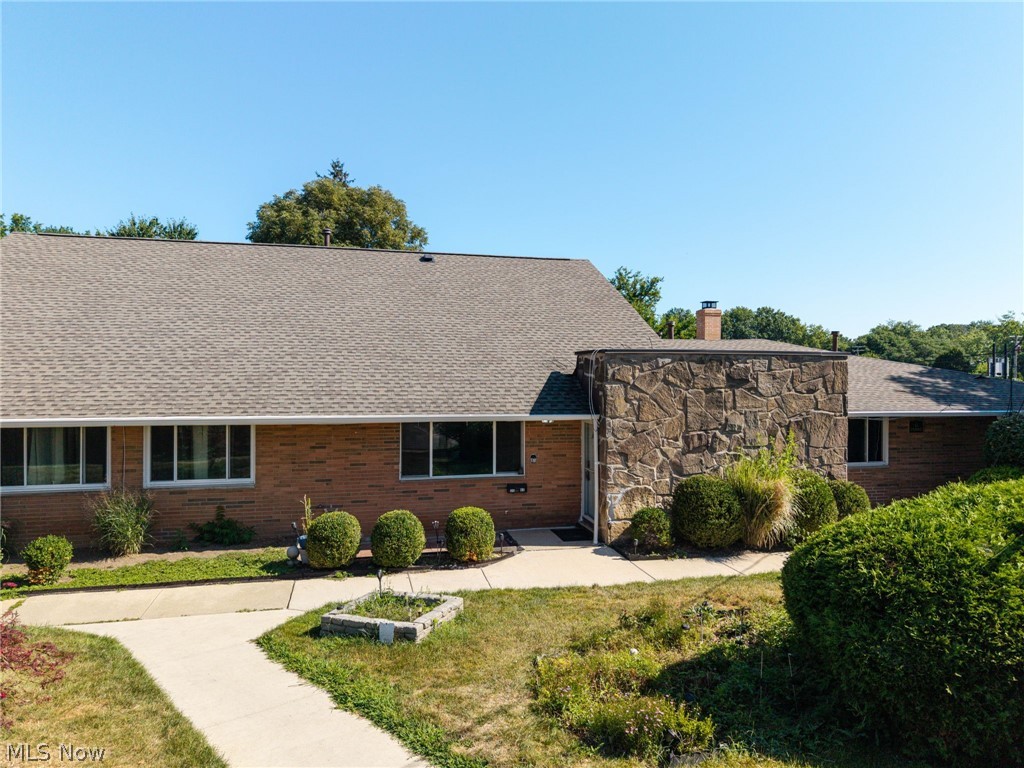21860 River Oaks Drive Rocky River OH 44116
